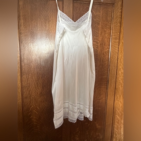 Vintage White Lace Nylon Tricot Slip, Size 44 (Modern XL) - Picture 10 of 10
